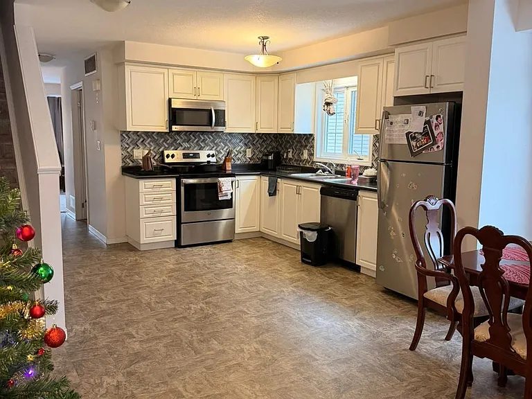3200 Singleton Ave #23 — Photo 2