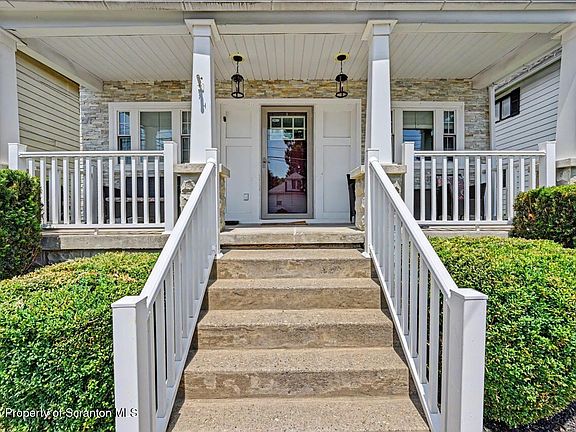 3rd image of 1306 Loomis Ave