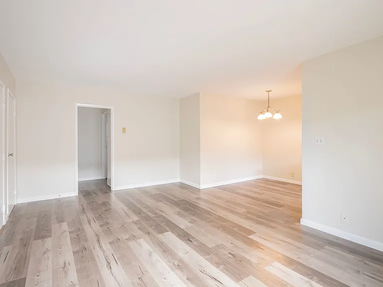 648 N Hayworth Ave — Photo 4