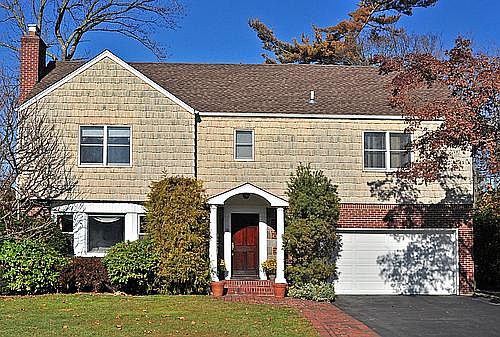 1st image of 36 E Voss Ave