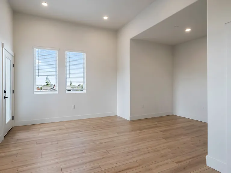 470 NW Fir Ave #303 — Photo 19