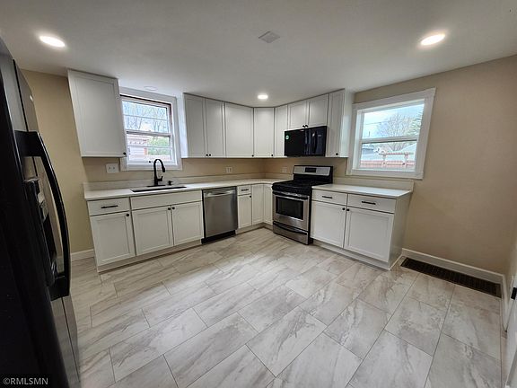 3rd image of 919 Warner Ave