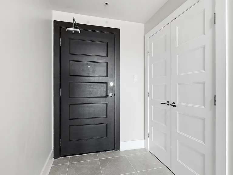 15 Kings Wharf Pl #406 — Photo 2