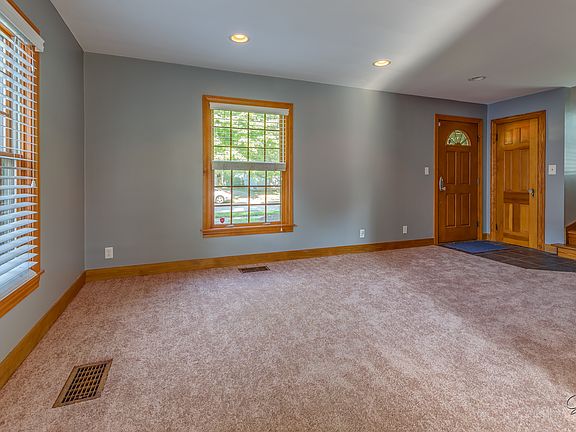 5th image of 18307 Oakwood Ave