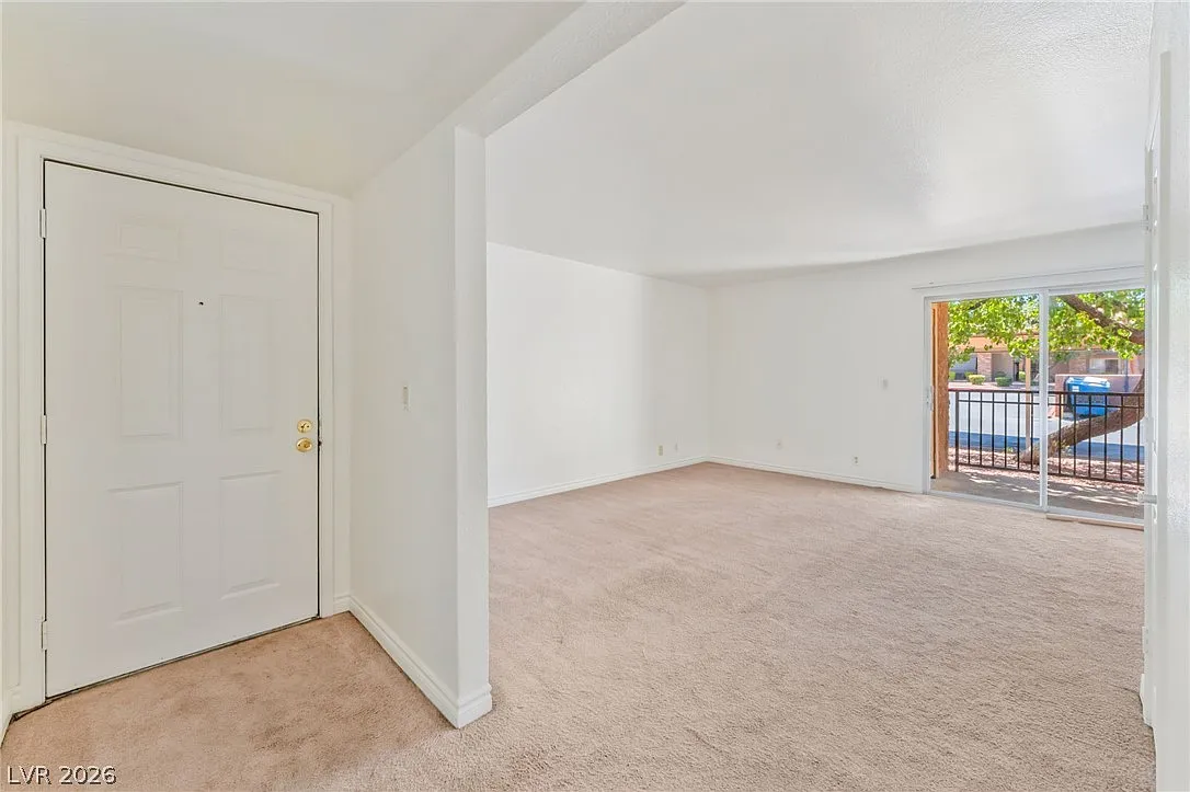 2 bed, 2.0 bath, 978 sqft, $1,300 — Photo 4