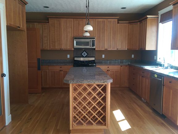 3rd image of 17605 Panorama Blvd