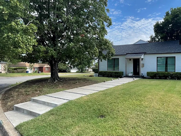 2364 S Florence Ave — Photo 3
