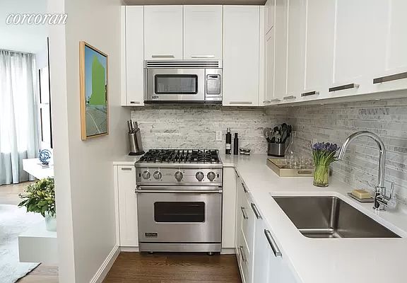 4th image of 200 E 94th St APT 1114