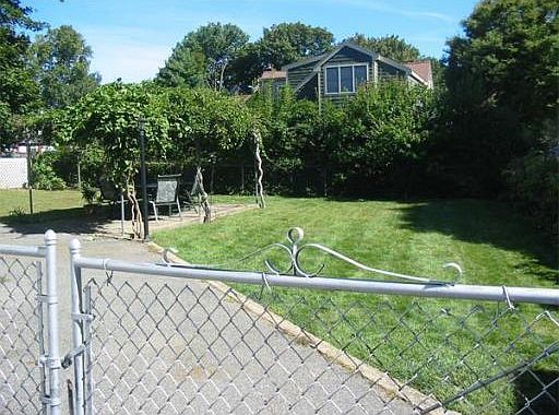 3rd image of 10 Shillaber St #2