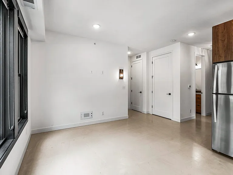 Laurel Apartments — Photo 49