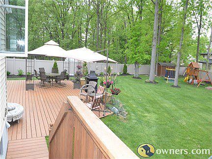 Backyard - Perfect for Entertaining!