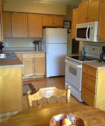 4th image of 750 W Bluff St
