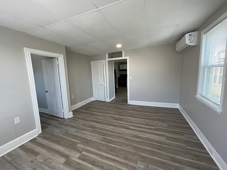 26 N Pine St #3 — Photo 2