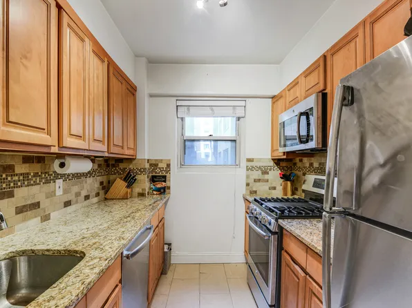 345 East 56th Street image 4 of 11