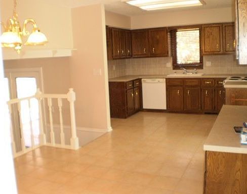 4th image of 1215 Macarthur Dr