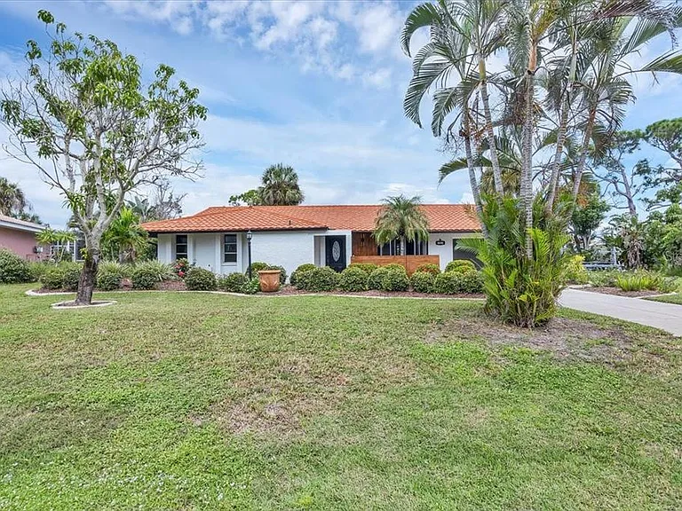 4696 Pompano St — Photo 30