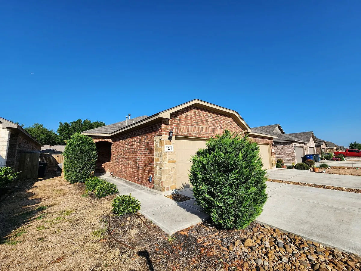 Building Photo - 1221 Old FM 306