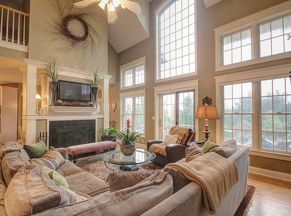 4th image of 3302 Springview Ln