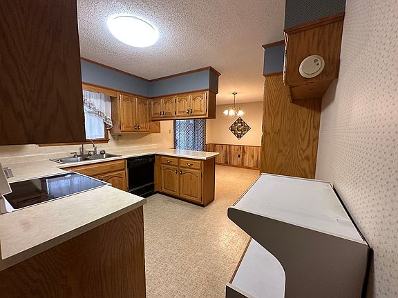 5th image of 137 McDougall Ln