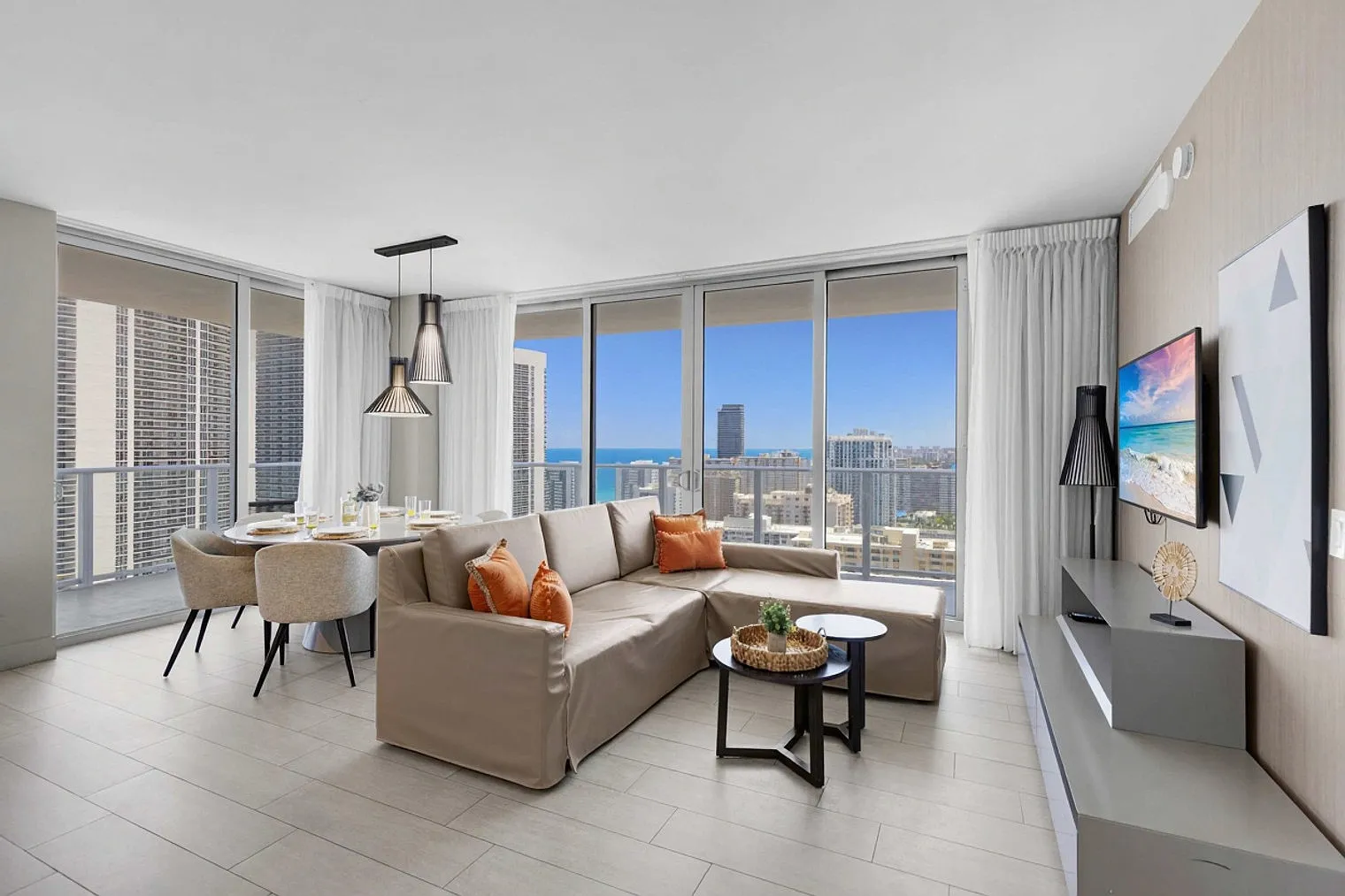 2 bed, 2.0 bath, 1097 sqft, $5,649 — Photo 1