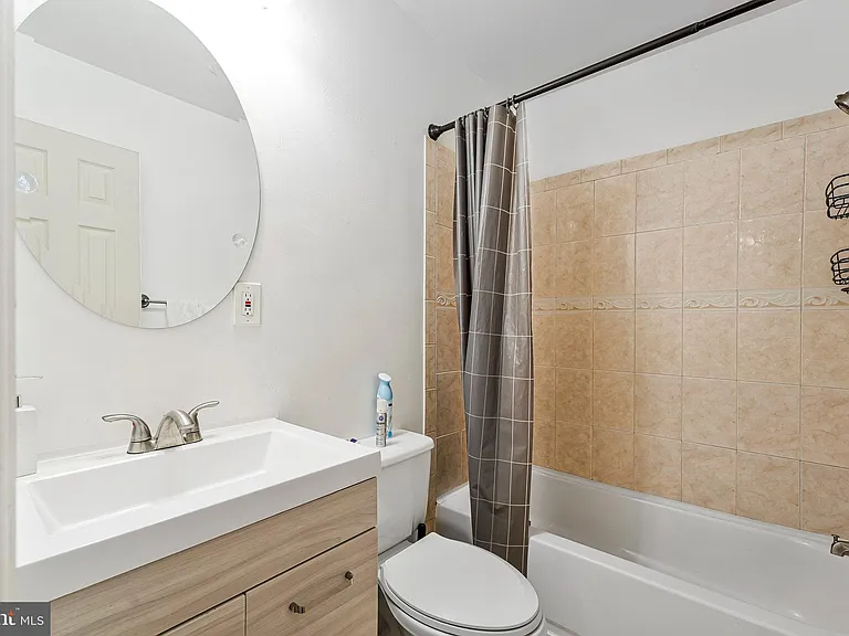 14707 Bentley Sq — Photo 22