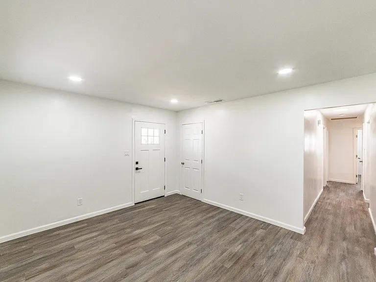 2239 Norwood Dr NW — Photo 2