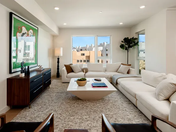 505 Barrington Ave #302, Los Angeles, CA 90049