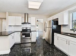 1452 Woodcrest Blvd — Photo 3