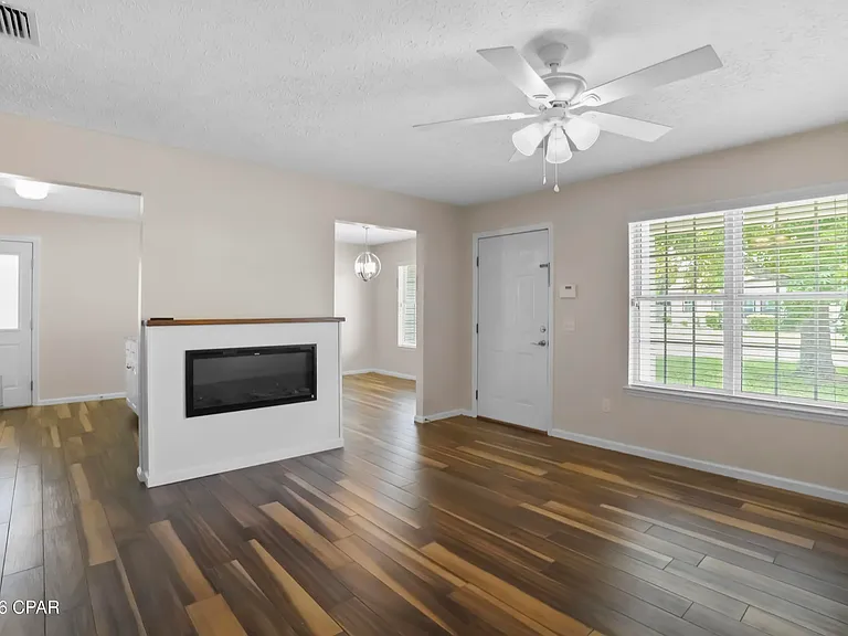 1815 Foster Ave — Photo 17