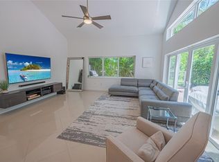 1135 W Lake St, Hollywood, FL 33019