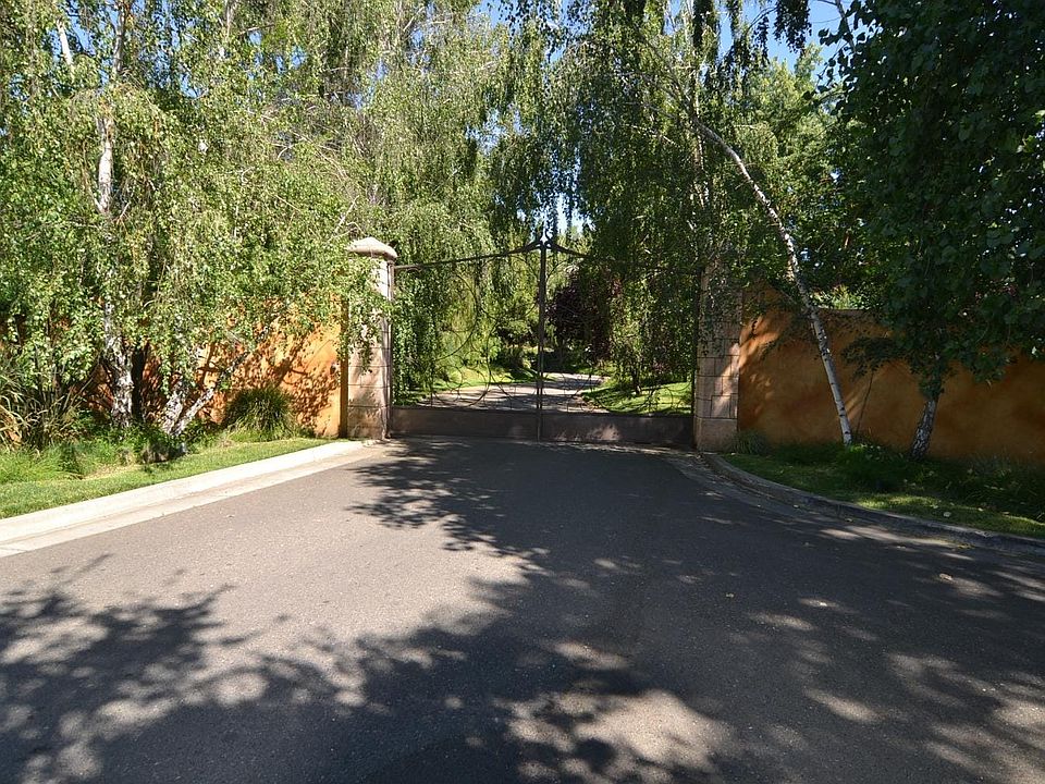 2nd image of 1401 Trails Way