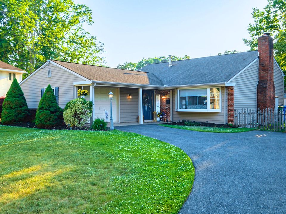 1st image of 722 Whitman Dr
