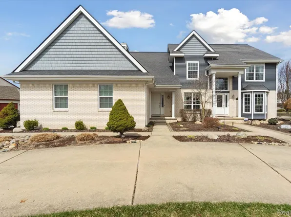 2897 Treyburn Ln, West Bloomfield, MI 48324