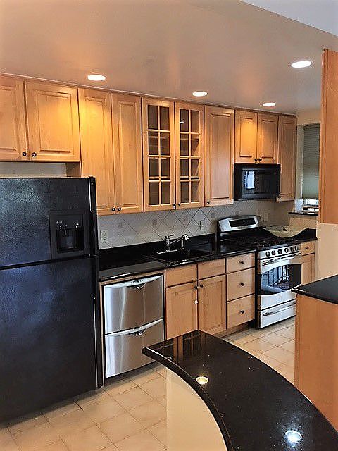 1st image of 2368 24th St APT 1
