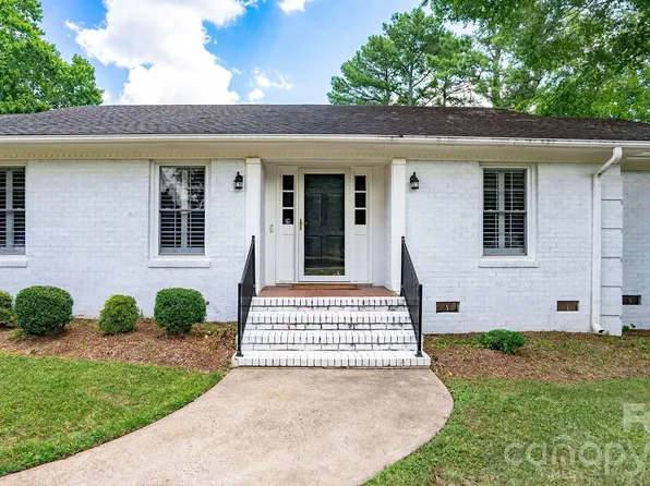 2222 Kings Dr, Gastonia, NC 28056