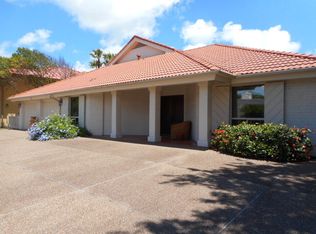 2111 Crescent Dr, Rockport, TX 78382