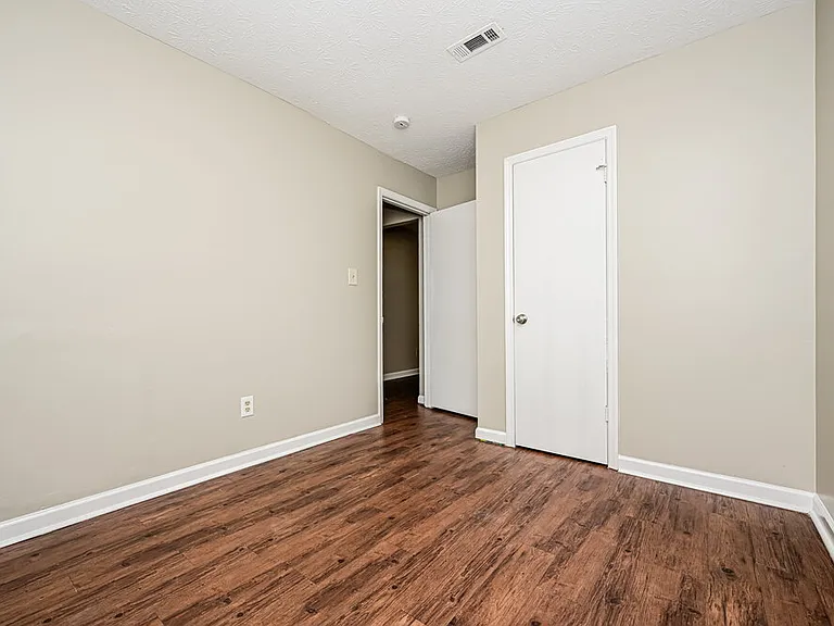 1161 Salisbury Trl — Photo 14
