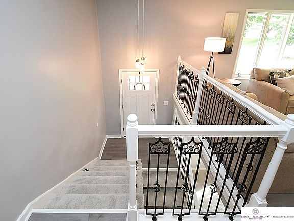 4th image of 15121 Douglas Cir