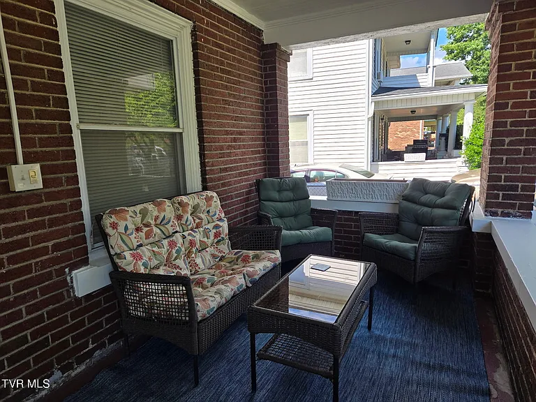 428 Maple St — Photo 4