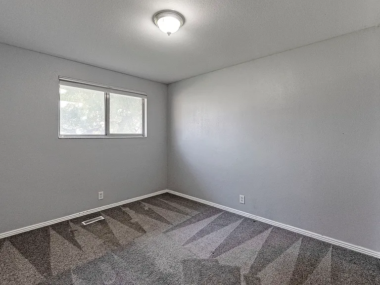 3246 W Royalwood Dr — Photo 16