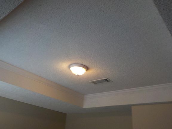4th image of 215 W 38th St