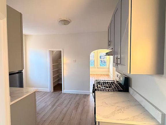 3rd image of 546 E Blancke St #5F