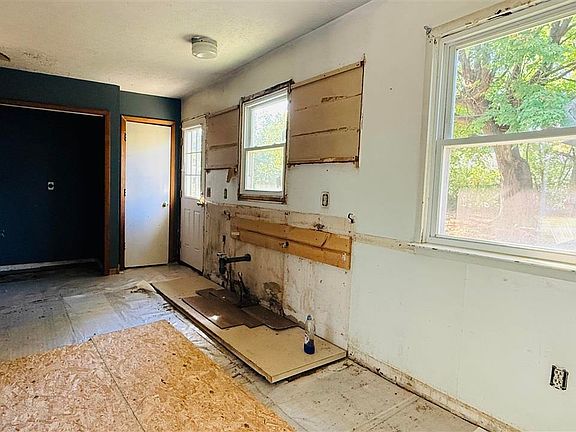 4th image of 57 Roland St