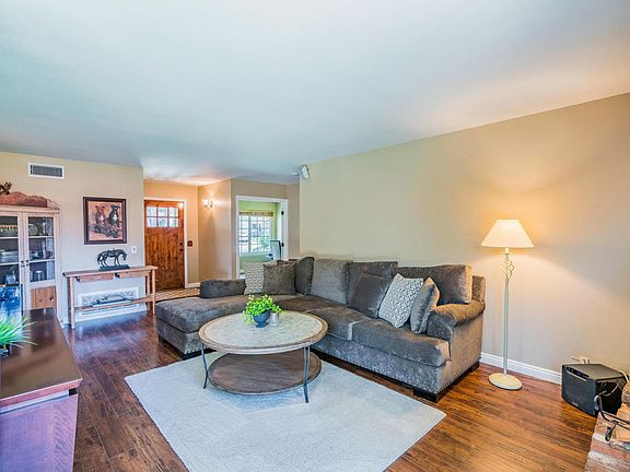 5th image of 4292 Blackwood St