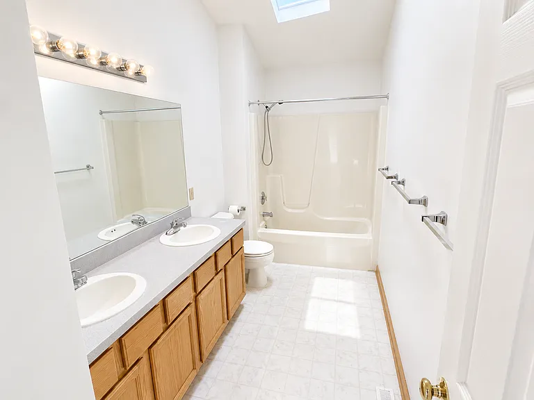 243 Newfield Cir — Photo 14