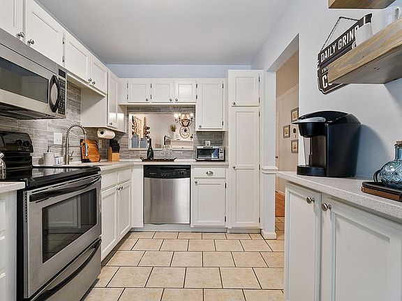 3rd image of 8225 Pineville Matthews Rd APT C