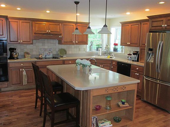 4th image of 2735 Charlton Ln