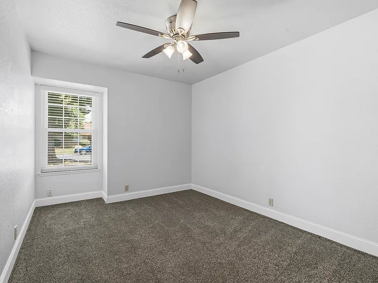 301 Goldrun Dr — Photo 11