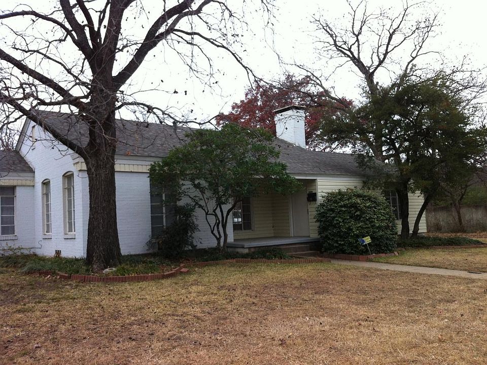 front of the home on Eastwood