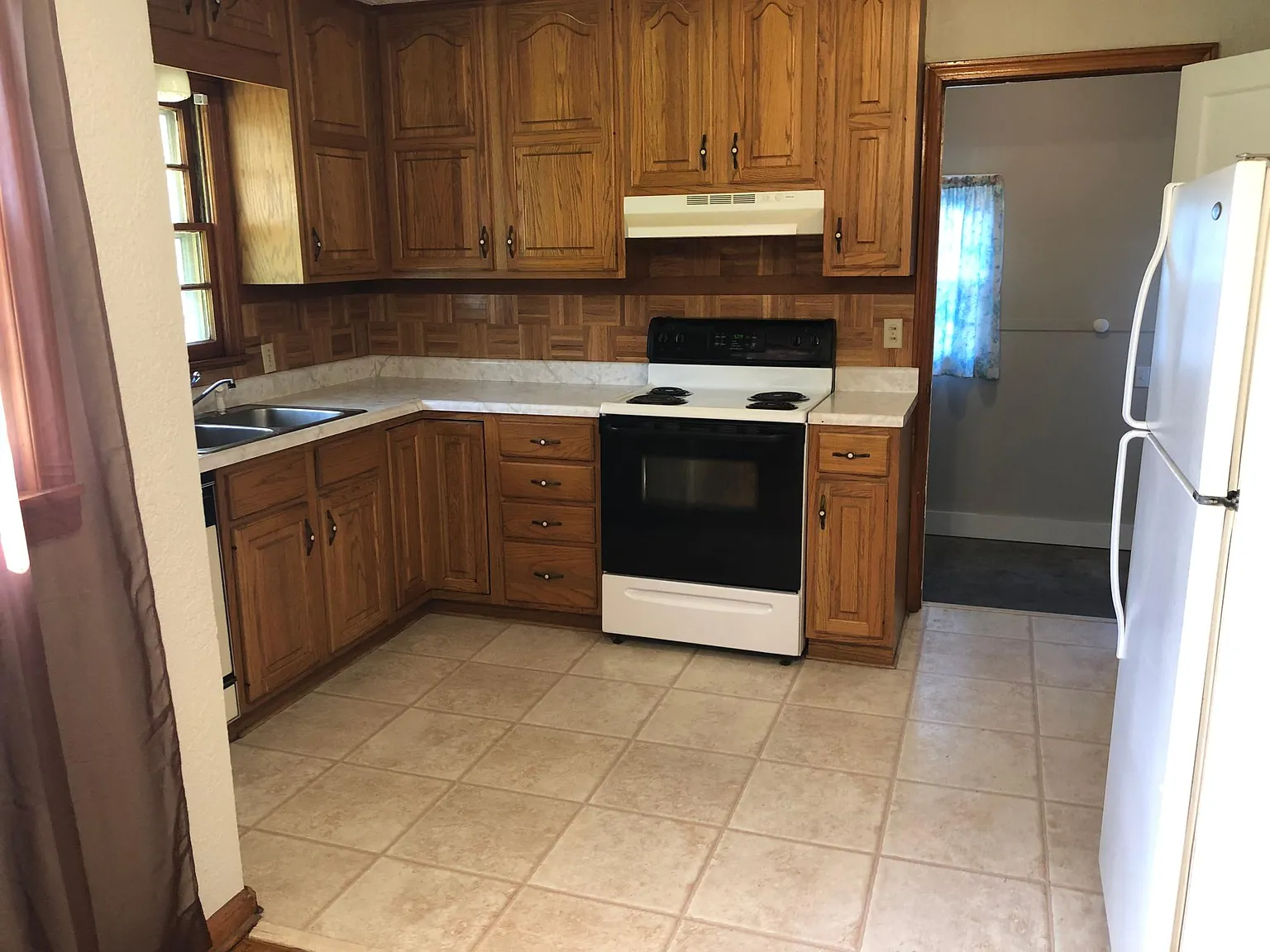 3 bed, 1150 sqft, $1,100 — Photo 2